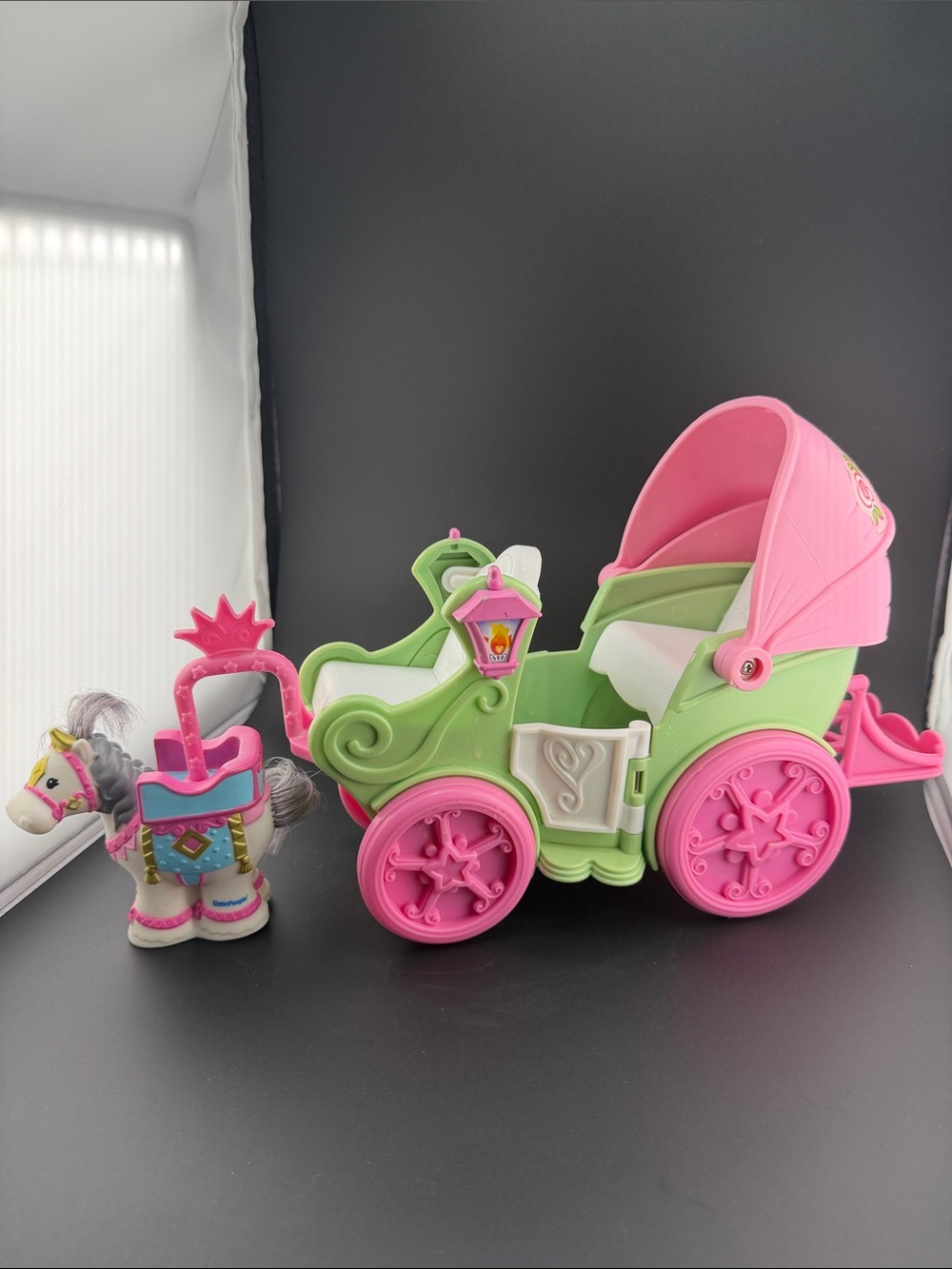 2008 Little People Fisher-Price Horse Carriage for Mia Royal Princess Coach 13"